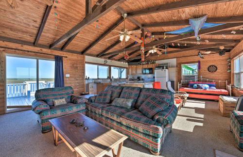 Oceanfront Sargent Beach Home with Dock! - Foto 5