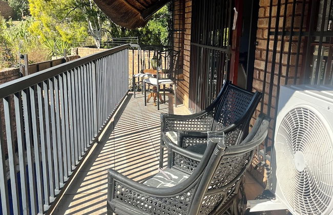 Serene Thatched Roof Retreat in Faerie Glen, Pretoria - Foto 8