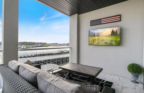 Lakefront Topsider Condo w/ Boat Slip, 2 Pools & Large Deck - Foto 1