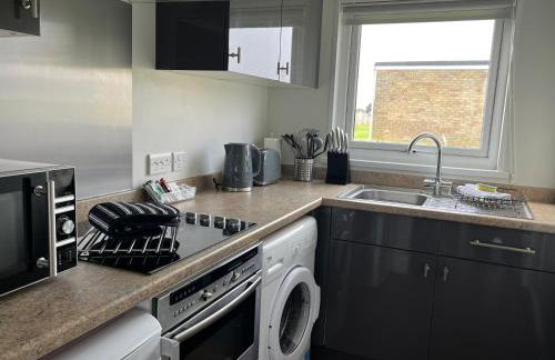 Beachcomber, Two bed Chalet on Sunbeach Holiday Park - Sleeps 4, pet friendly, FREE pool and entertainment passes included - plus WiFi - only 300m from the beach! - Photo 6