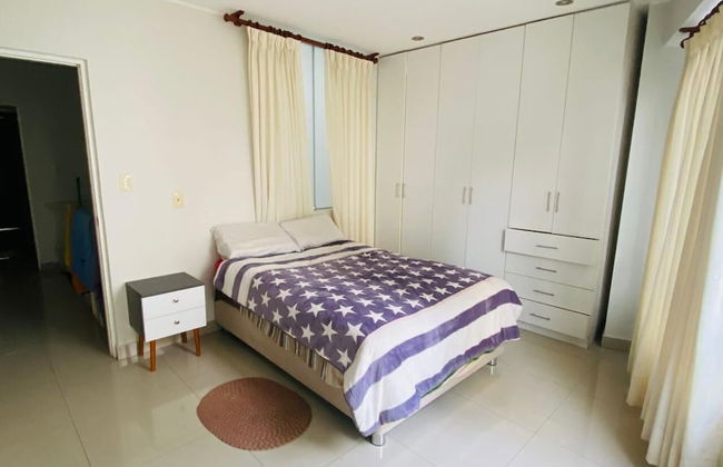 Refined 3BR Duplex with Ocean Charm - Foto 5