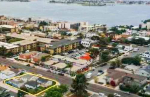 Crown Point Home w/ Cowboy Pool 2 Blocks to Bay - Foto 25