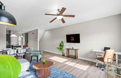 3BR Townhouse King Bed Garage Pineville - Foto 1