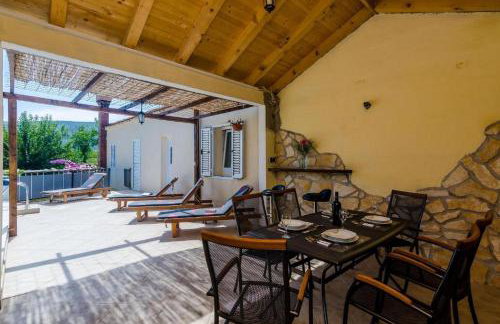 Tranquil Villa with Pool - Photo 33