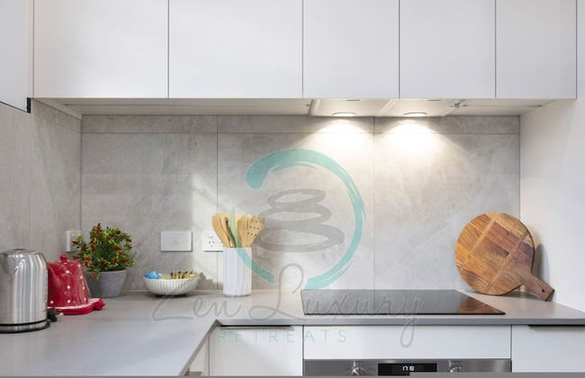 Urbanretreat Modern Outdoor Dining Backyard - Foto 12