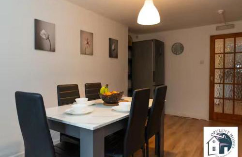 7 Bedroom Home - Contractor Stays - Reading Central - Photo 3