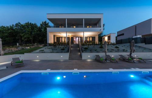 Villa Althea for 8 persons near Labin with 35 m2 heated pool, kids playground & large garden - Foto 2