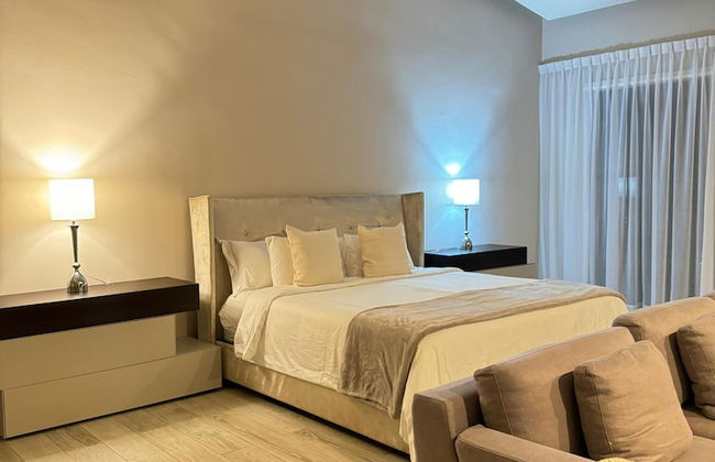 Spacious Villa w Pool Garden Views - Photo 32