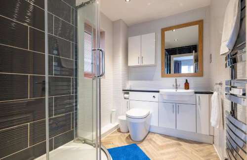 Shenley House- Premium Stay, Private Parking for multiple cars, Sleeps 6, 2 Bedroom, 2 Ensuites, Central MK - Foto 12