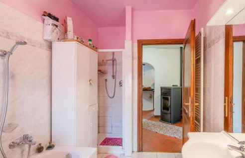 Awesome Home In Frazione Antognano - Foto 26