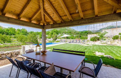 Villa Majkovica - 4 Bedroom Villa with Private Pool & En-Suite Bathrooms & Parking - Photo 97