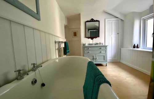 Quirky fisherman's cottage by the sea in Brixham - Photo 24