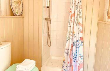 Otter Camp Private Riverside Glamping with Hot Tub - Foto 15