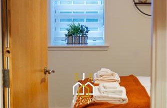 Crown Apartment - SJA Stays - Modern 2 Bed Apartment - Foto 14