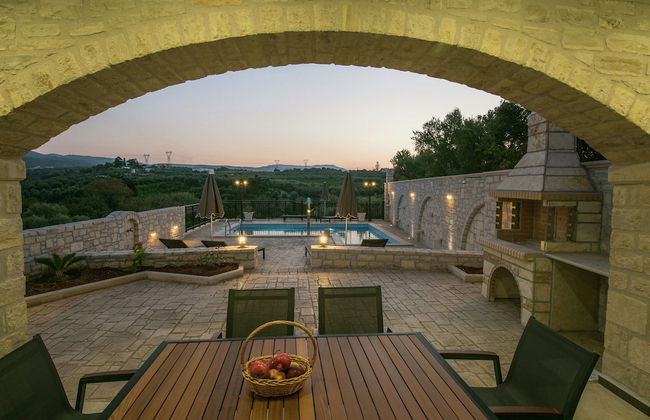 Luxurious Villa With Private Pool, Near a Couple of Restaurants & Sandy Beach - Foto 17