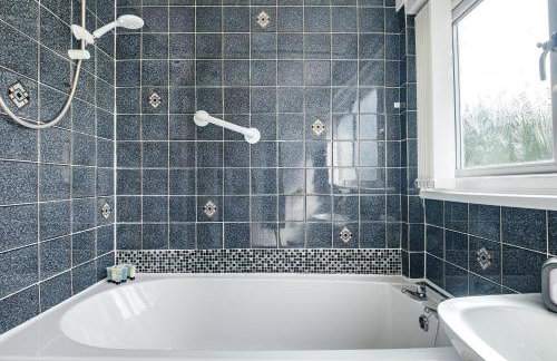 Stylish 3 bed in great location - BTA Homes Serviced Accommodation Wolverhampton - Foto 2