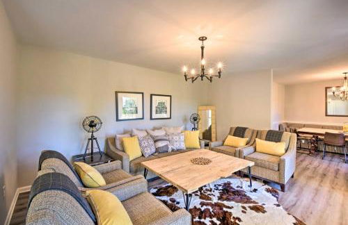 Mod Stable House on 10 Acres, Walk to Lake! - Foto 1