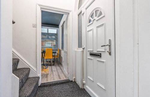 4 Bedroom House in Eccles, Trafford, Manchester - Sleeps 10 - 3 Double Beds - 4 Single Beds - FREE PARKING, Garden & Fast Fibre Wi-Fi - Close to Trafford Centre, MediaCityUK, Salford Quays, and both Old Trafford stadiums - Foto 24
