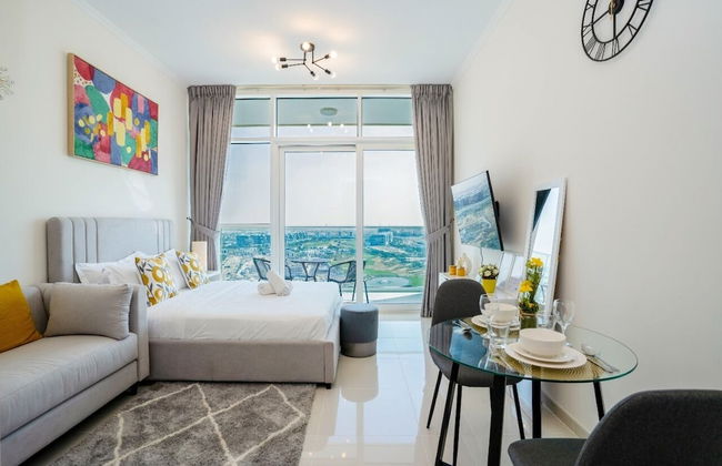 Tanin - Stunning Dubai Skyline View From this Sleek Studio - Photo 2