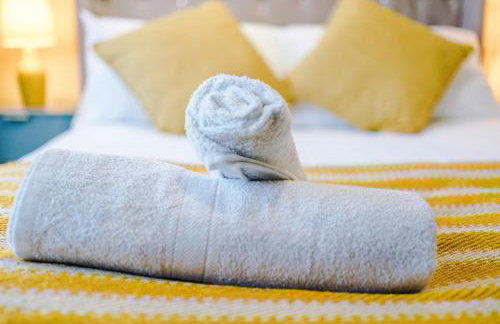 The Lyme Lounge - Contemporary & Stylish 3BR Home - Sleeps 7 with Parking & Wi-Fi - Perfect For Business or Work Stays - By Parydise Properties - Foto 12