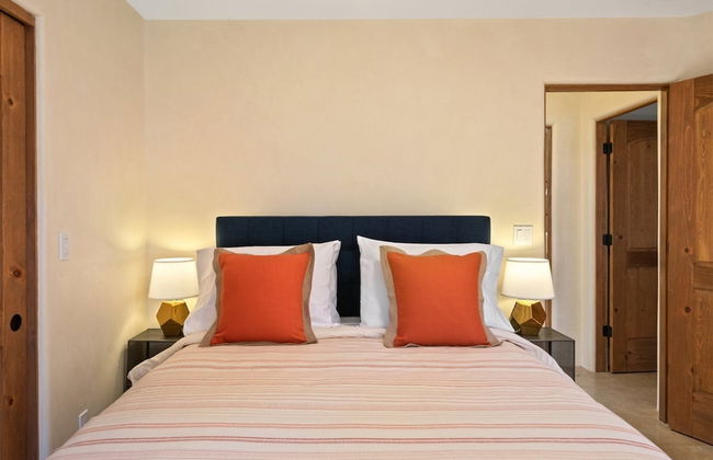 Casa Nona - Pristine Home in the Railyard District, Walk to The Plaza - Photo 10