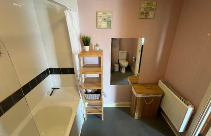 Sunset Heights Bright 2BR with City Views and Free Parking - Foto 19