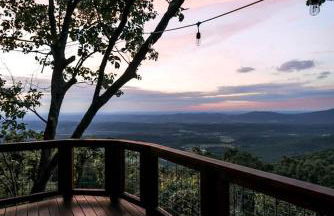 Breathtaking Tree House with Jacuzzi and Lofted Interior in Georgia - Foto 16