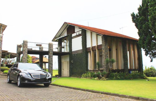 De Villa Istana Bunga by HouseinBandung - Photo 11