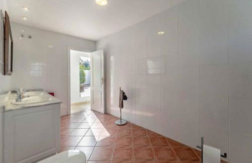49-Exclusive Villa With Private Pool & Breathtaking Views in Mijas! - Photo 16