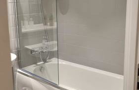 Balcony View Apt Free Parking Sleeps 5 - Foto 10