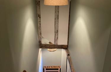 Top House -Stylish property in village location - Photo 2