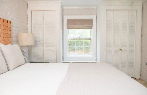 2 Blocks to riverfront | 48" Firepit | Turf Yard - Foto 32