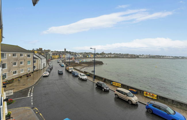 Modern 2-bed Apartment - Sleeps 6 - Seafront View - Foto 15
