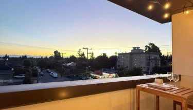 NEW! Central Ballard 3BR Townhome Fits 8 Free Parking AC Family Friendly - Foto 4