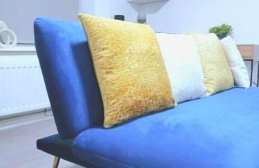 1 BR Corby Town Centre Contractors & Family Friendly - Photo 11