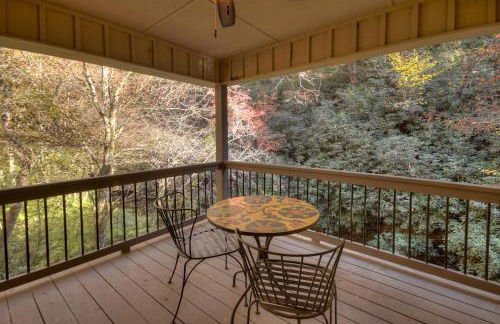 Happy Trout Hideaway - Creek Views Of Hot House Creek, Hot Tub, Outdoor Fire Pit, Cozy Atmosphere - Mineral Bluff, GA - Foto 27