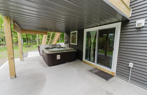 NEW! Modern Getaway - Hot Tub l Fire Pit l Pool table - Foto 36
