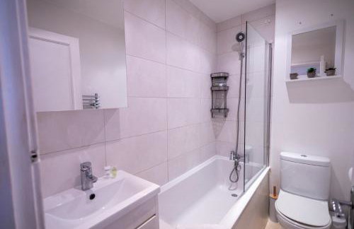 Chic 1-Bedroom Flat - 10 Min Walk to Westfield London - Foto 11