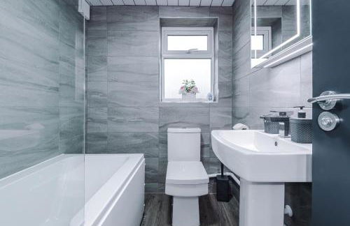 3BR Elegant House in Leeds Sleeps 6 Parking - Foto 36