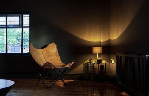 BOHOME moody 2 bed garden cottage Macclesfield centre - Foto 1