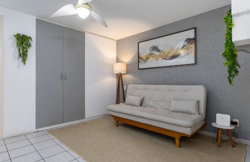 Apartamento com varanda de frente para o MAR - Angra dos Reis - Shopping Piratas - Portaria 24hs - Foto 17