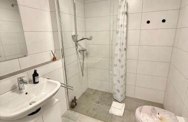 Zentrumsnahe Wohnung - Tram, Amazon Prime und Self Check in - Foto 8