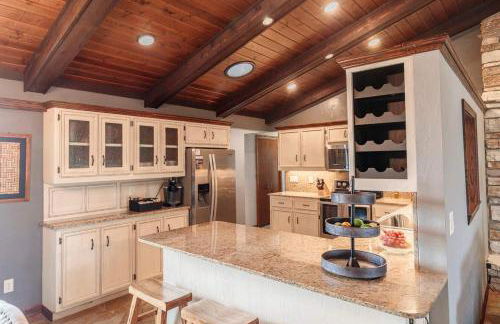 Waterfront Home with Dock Sleeps 8 - Foto 14