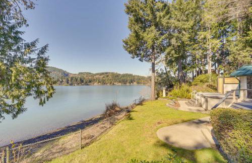 Waterfront Washington Getaway with Hot Tub and Deck! - Foto 23