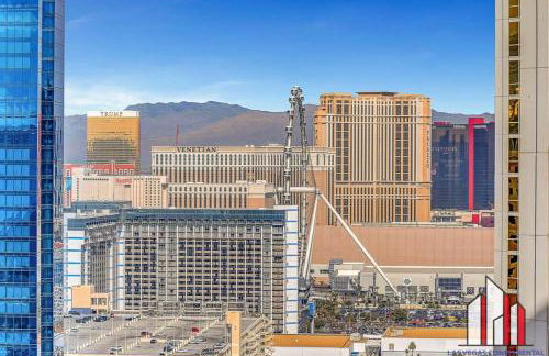 MGM Signature-32-607 F1 Track & Strip View Balcony - Foto 47