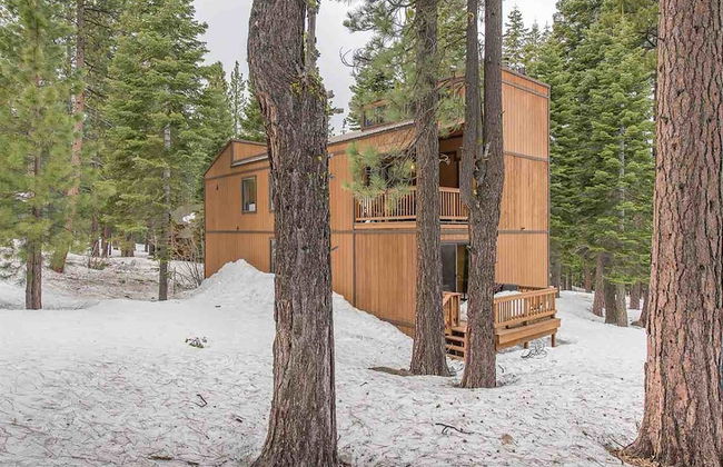 Wolfe by Avantstay 5mins Northstar w Hot Tub Fireplace 2 Private Decks - Photo 27