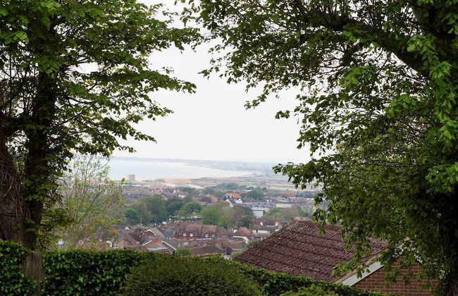 Inviting 7-bed House With sea Views in Hythe - Foto 30