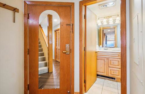 Highridge B14 Enjoy the view ski back trail shuttle service sports center - Photo 15