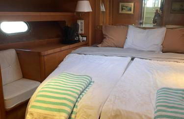 Waterfront Cozy two bedrooms - Photo 6