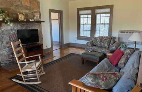 Inviting Cottage Rental on a Private Farm in Rileyville, Virginia - Photo 42